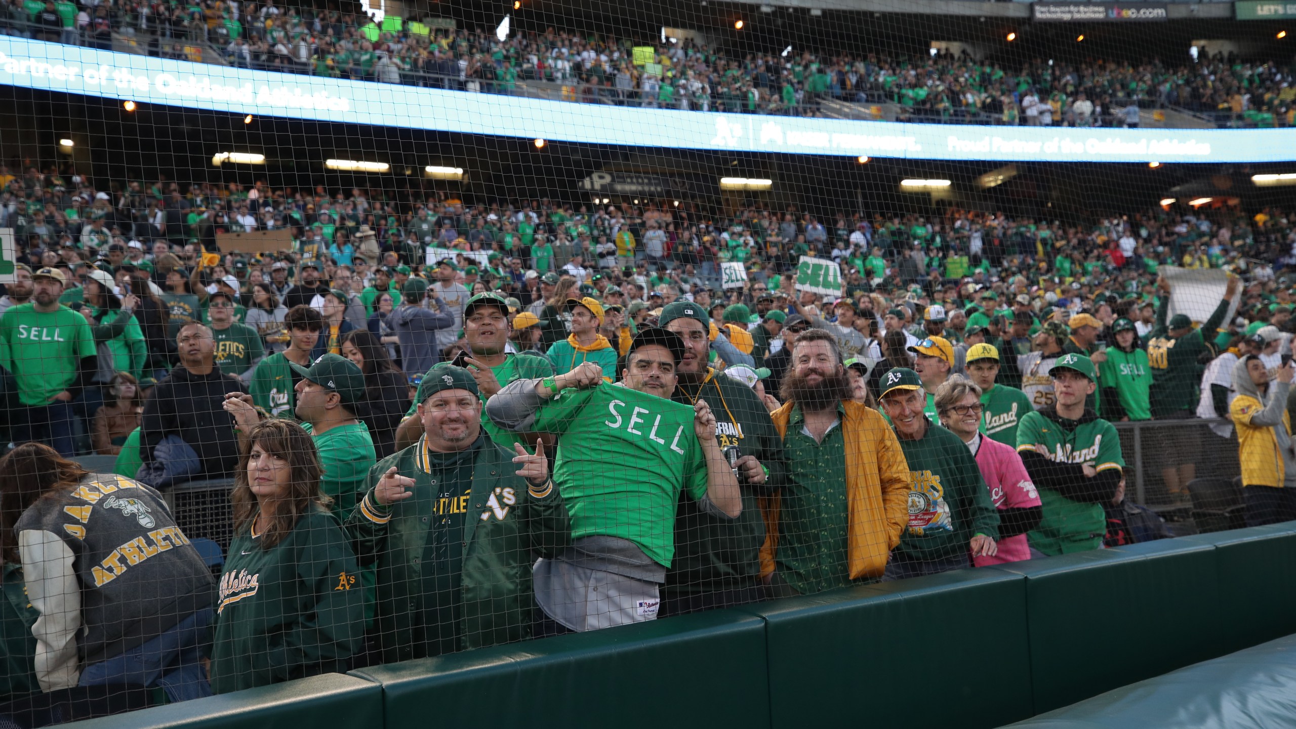Oakland California Football: How to Get Tickets? All Your Questions Answered Now!