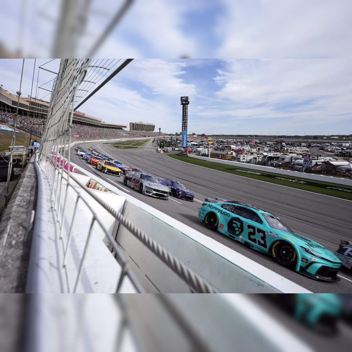 What time is NASCAR start? Get the complete schedule and dont miss a single lap, everything you need to know is right here.