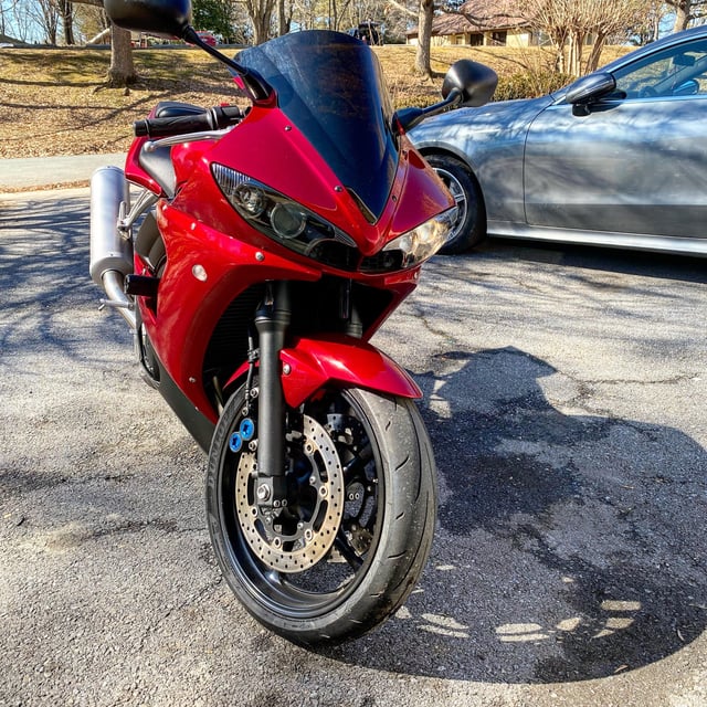 See the 2007 Yamaha YZF R6 600 Front Look Up Close