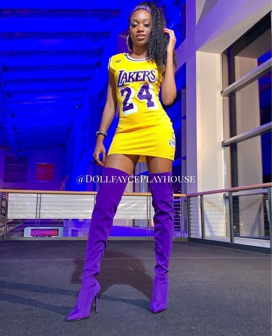 Lakers Jersey Dress Outfit Ideas (From Casual to Chic Looks)