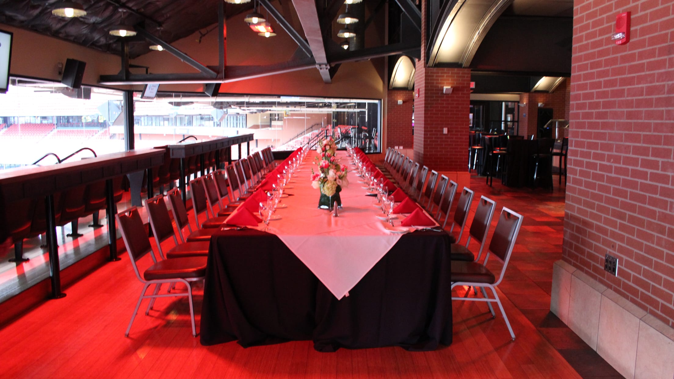 Whats Inside Busch Stadium Redbird Club? Tips to know!