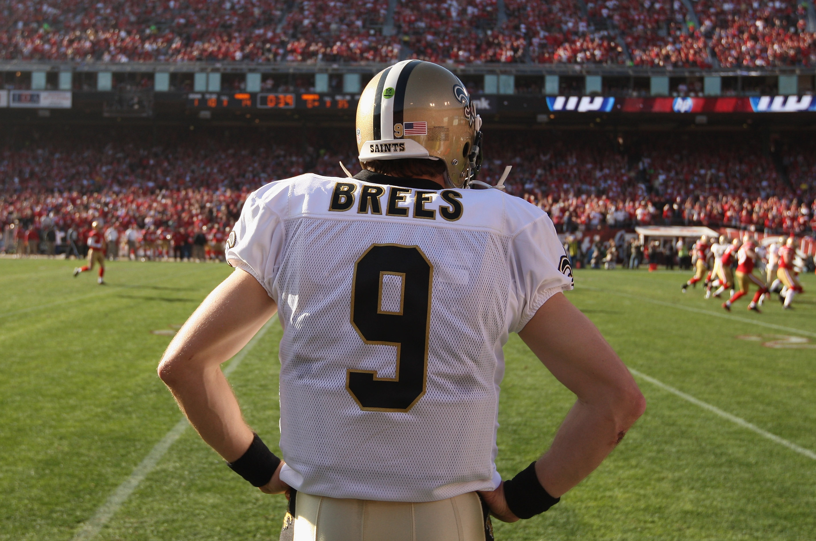 2011 NFL Passing Leaders: Drew Brees and More Big Names (Relive a Season of Epic Passing Stats)