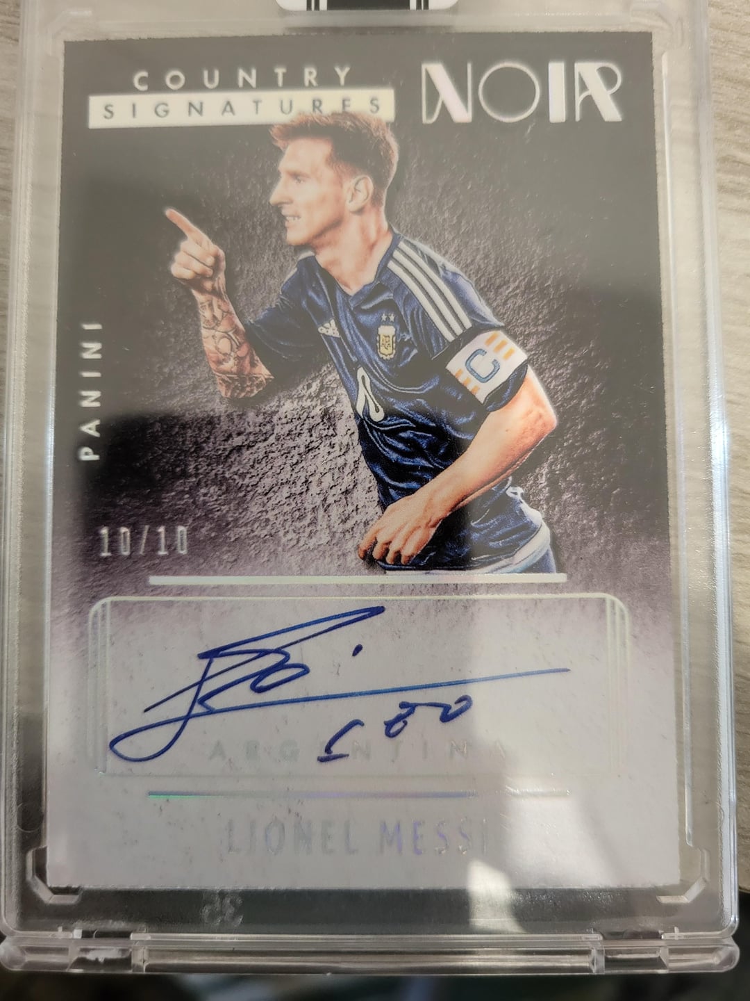 Real vs Fake Lionel Messi Signed Card:  Spot the Difference!