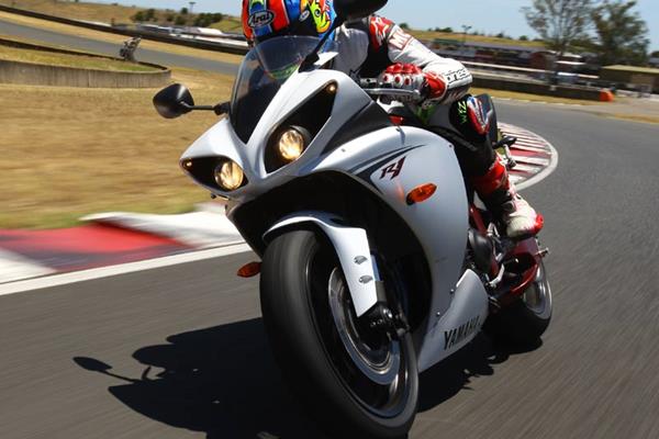 2009 Yamaha R1 Review: What Makes This Bike So Special?