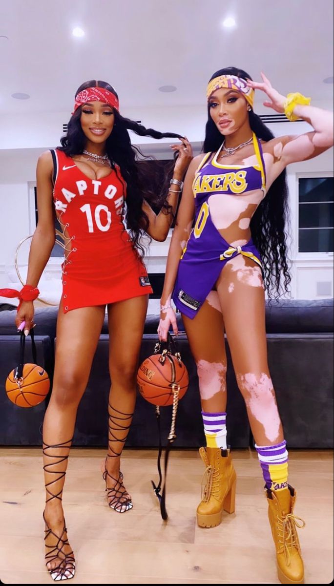 Lakers Jersey Dress Outfit Ideas (From Casual to Chic Looks)