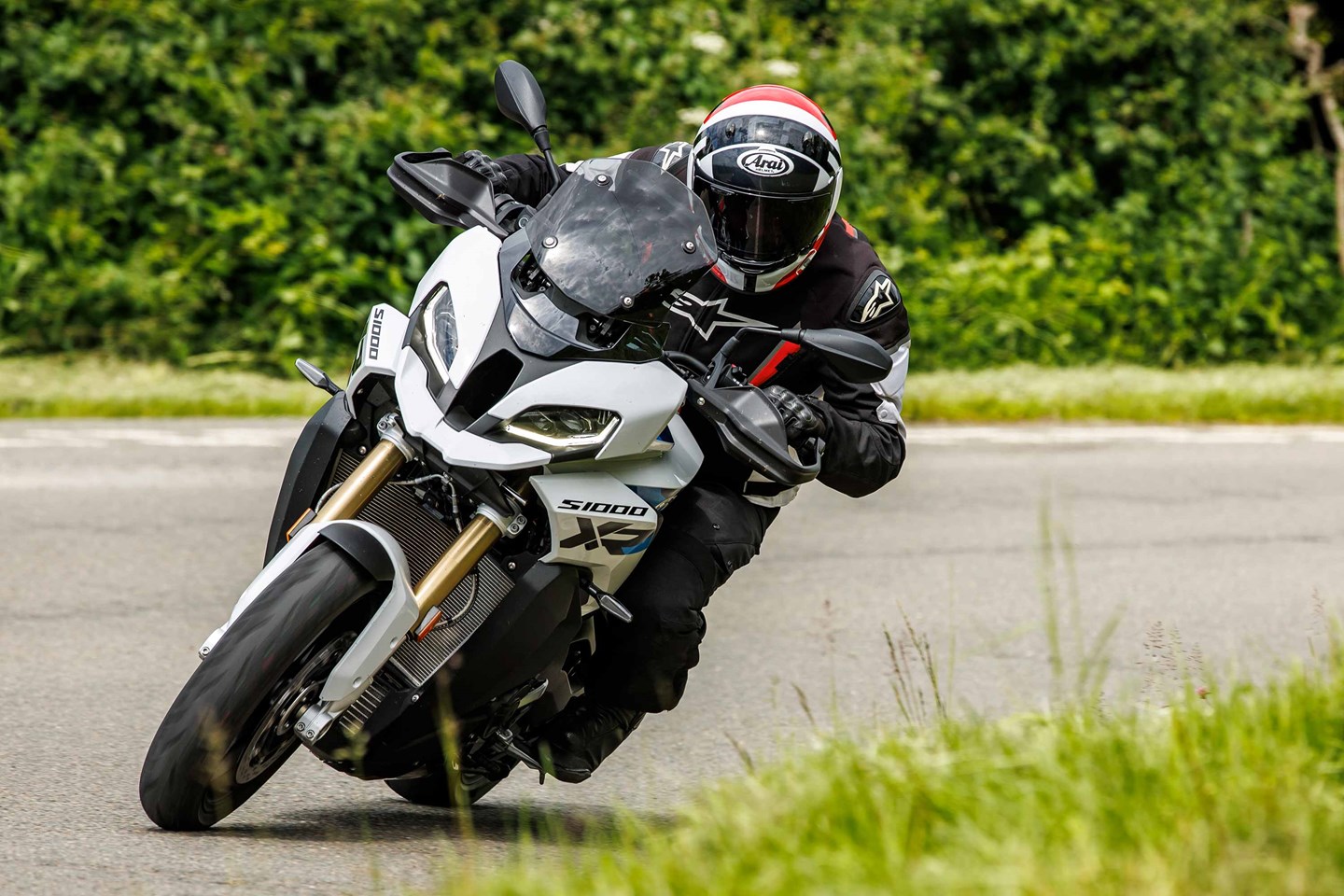 BMW S1000XR Review: Power, Comfort, and Handling Explored