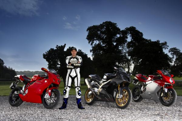 2007 Aprilia RSV1000R vs. Ducati 999: Which Classic Italian Superbike Is Better for You?
