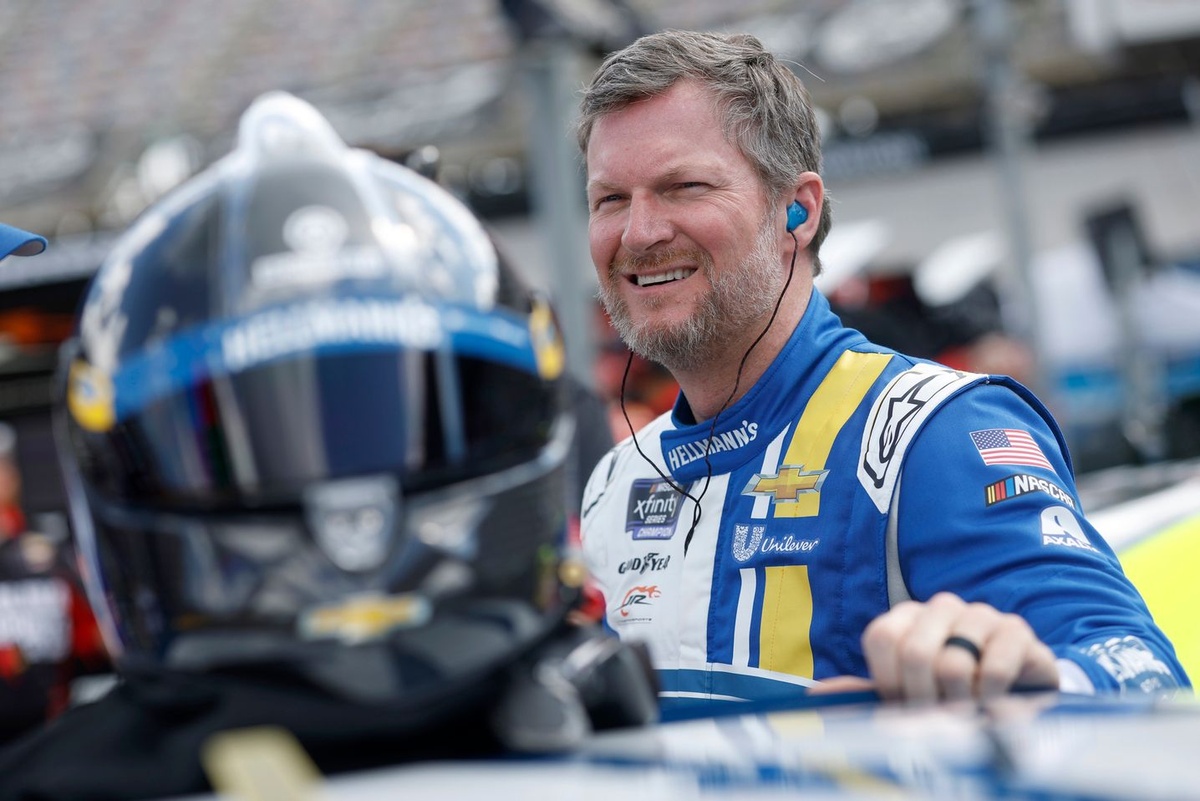 Dale Earnhardt Jr. Fights Broken Radio at Bristol: How He Handled It!