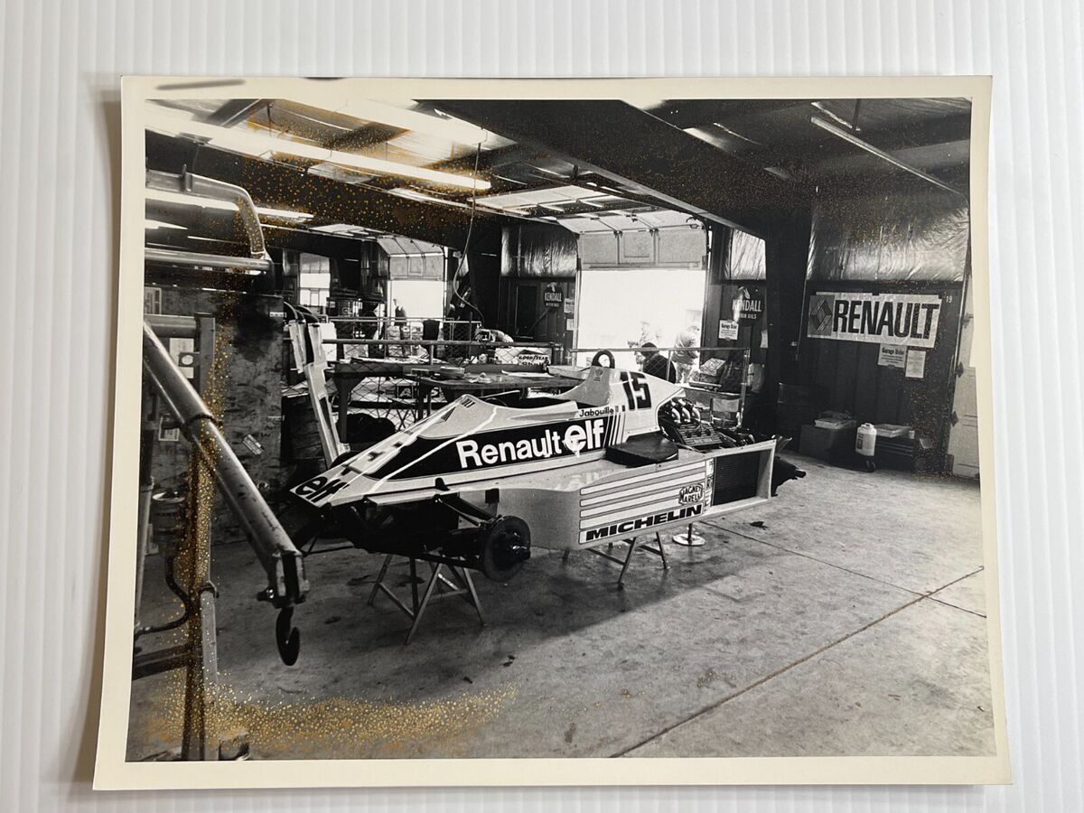 Vintage Formula 1 Pit Garage: Step Back in Time (Coolest Gear and Tools from the Golden Age of Racing)