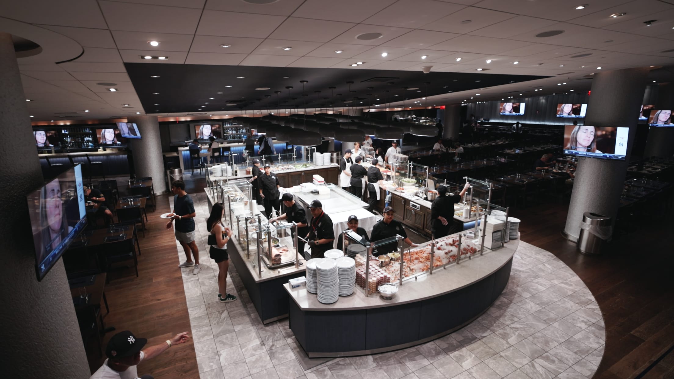 NY Yankees Legends Suite: Whats Included? (The Perks and Benefits of the Ultimate Yankees Game Day Experience)