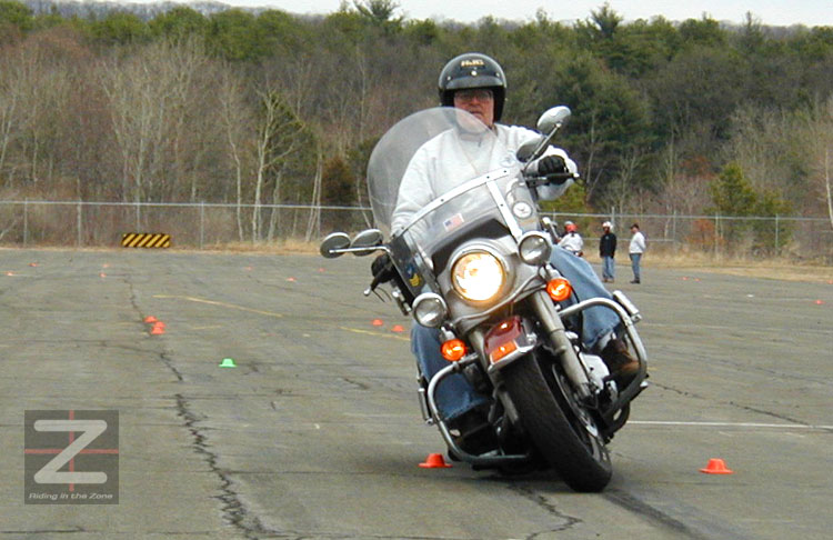 Mastering the motorcycle swerve: Practical tips for beginner and expert riders