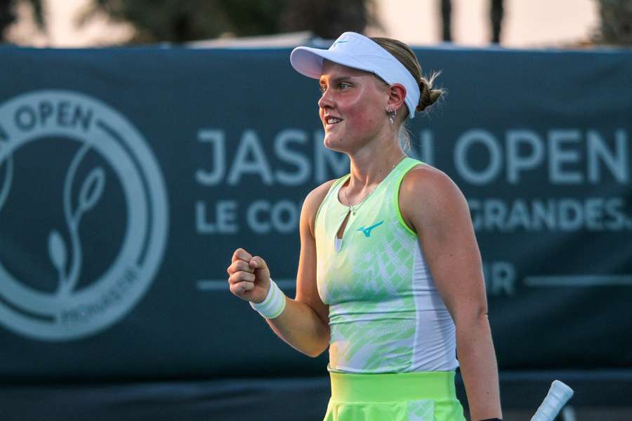Follow Suzan Lamenss Tennis Journey (Wins, Losses & More)