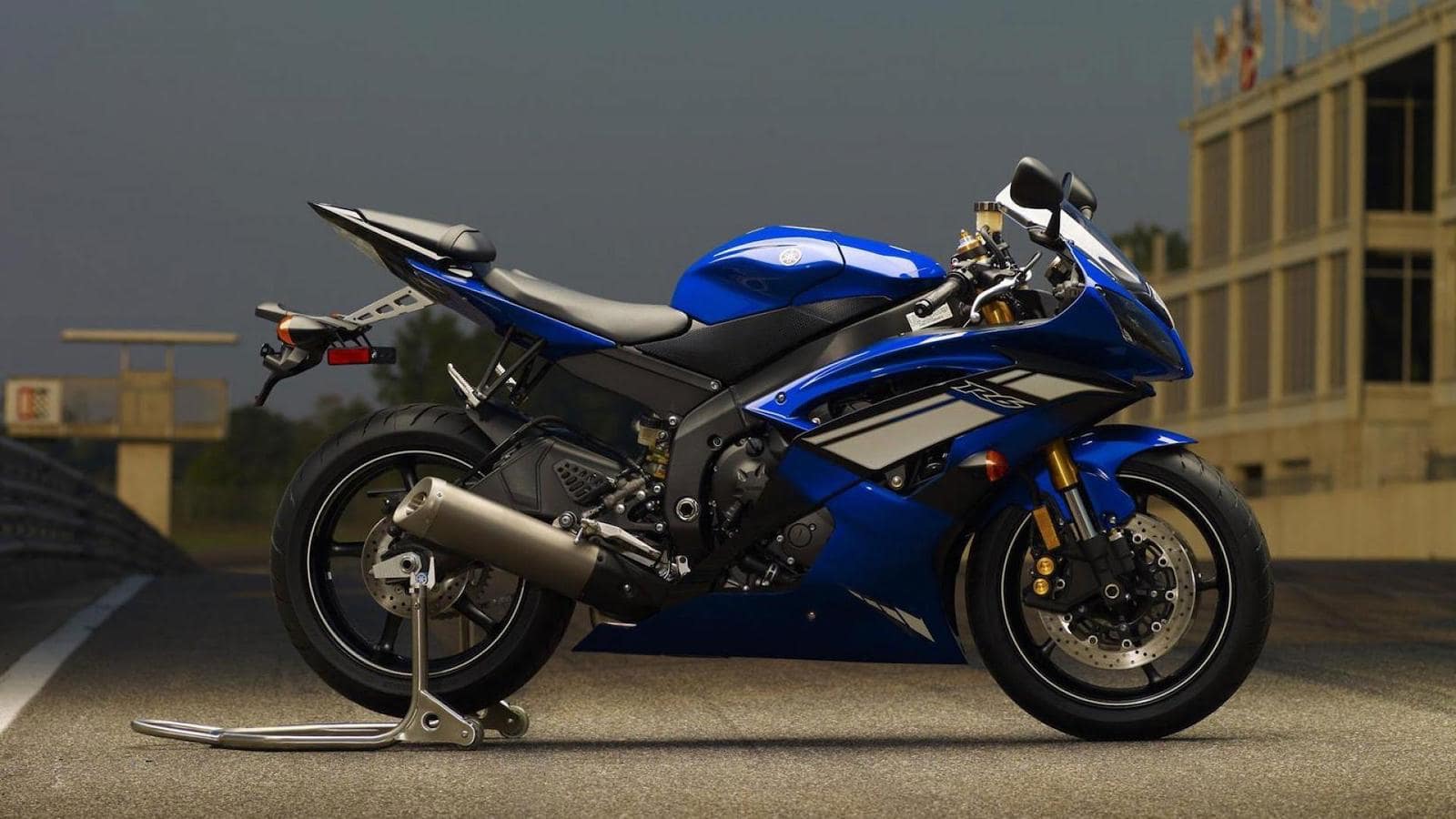 Need 09 R6 specs fast? Find them all, right here!