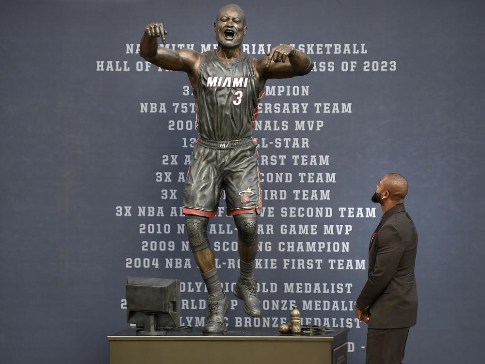 New Dwyane Wade Statue in Miami: A Fans Guide to Visiting the amazing bronze!