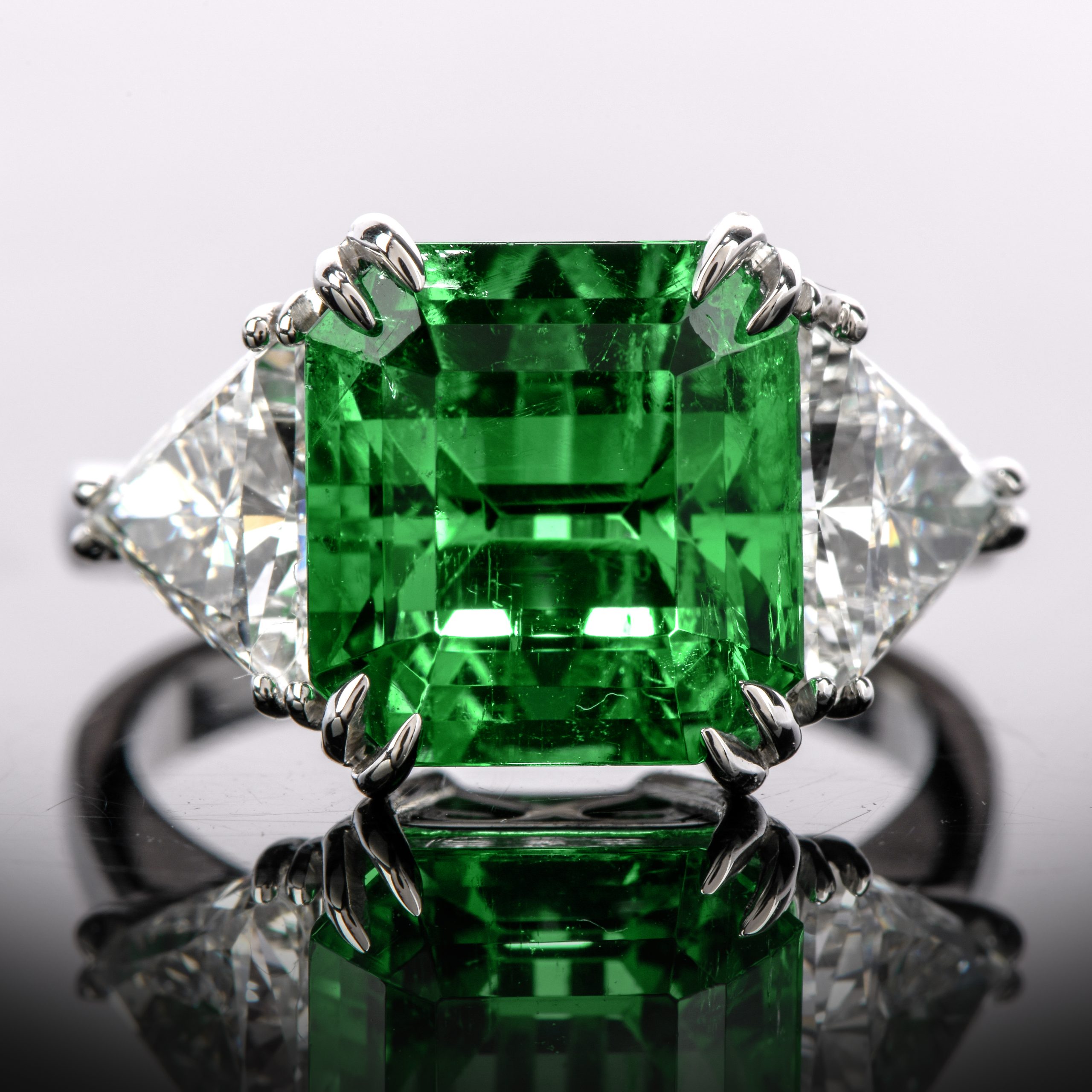 Discover What is an Emerald Birthday and Gift Ideas for loved one.