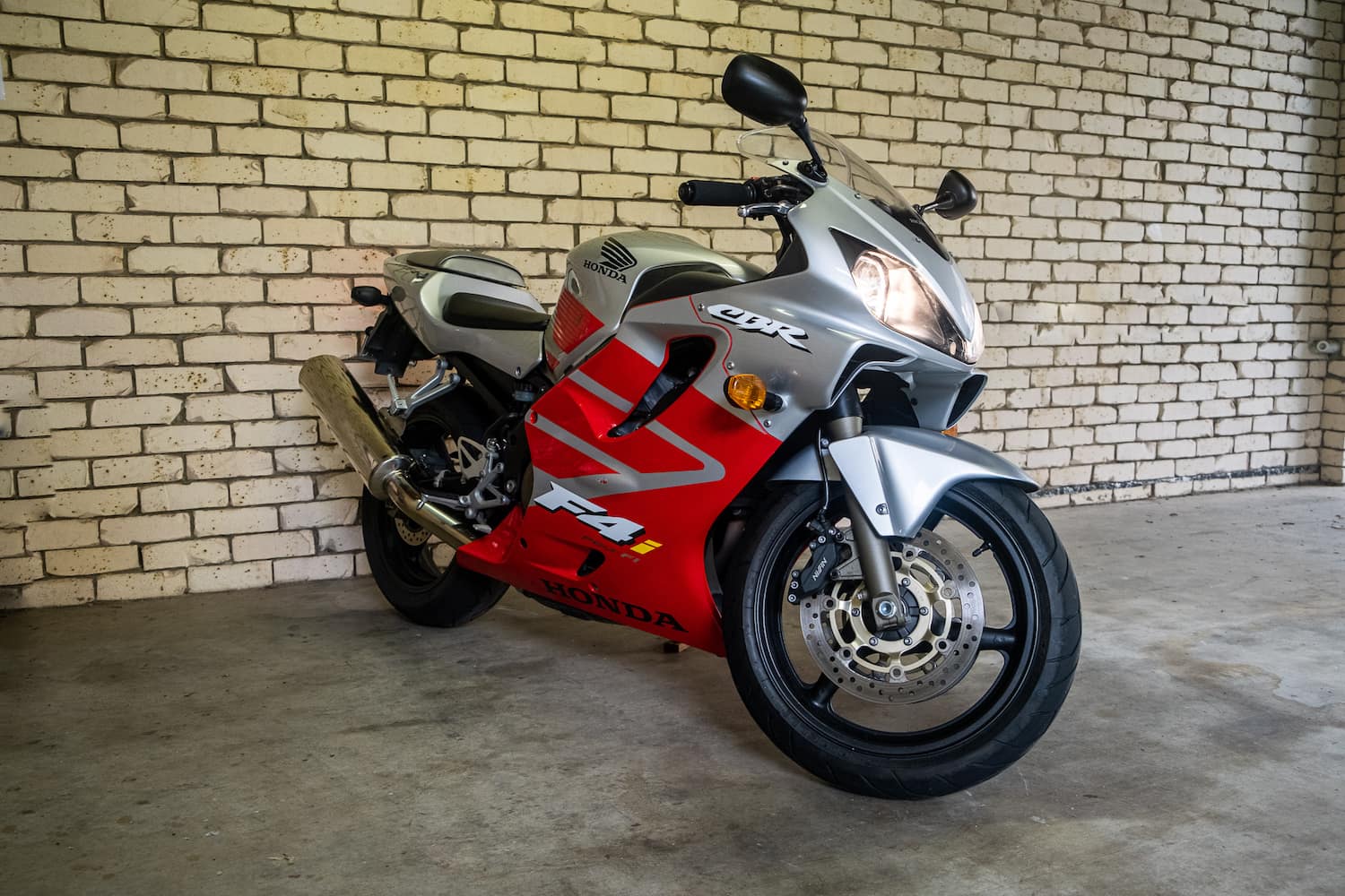 What are common problems for the 2001 cbr600 f4i? Learn about frequent issues and easy solutions.
