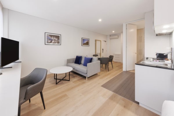 Oaks on Collins Apartments: Find Your Home Away From Home!