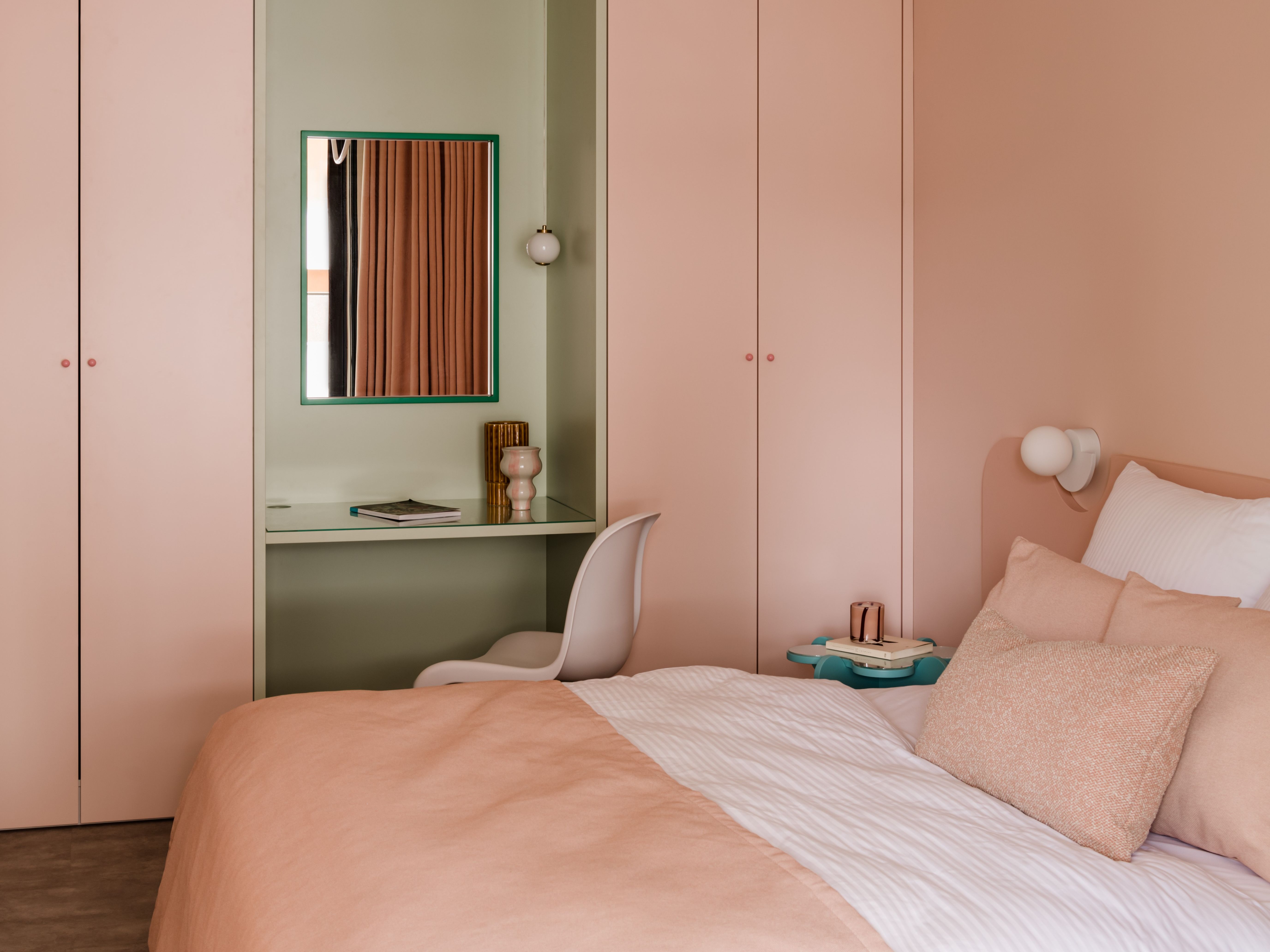 Wondering which colors go with bright pink? Here are top expert picks you will love!