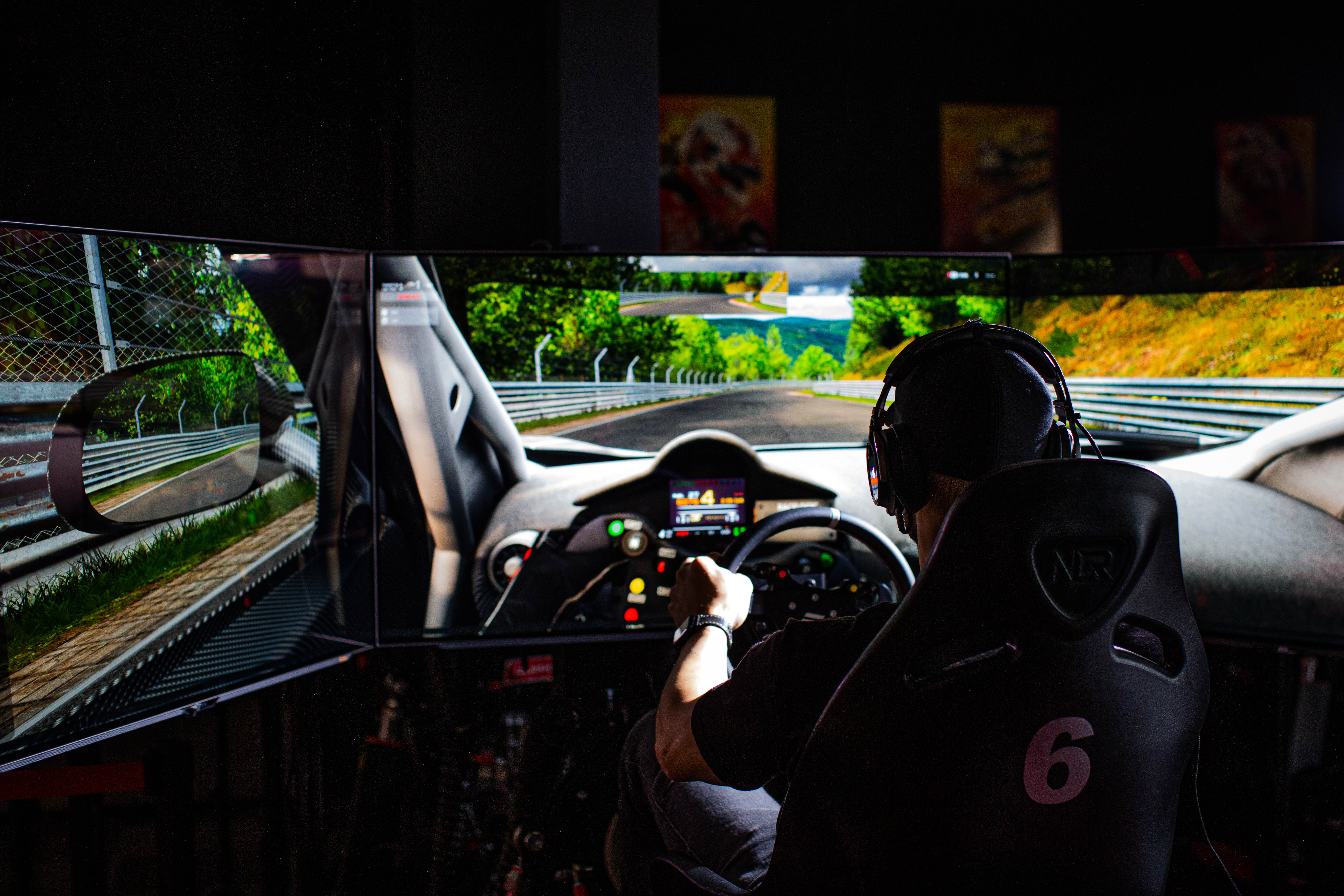 Where can you find safe racing in city experiences? Look at these cool video games and tracks.