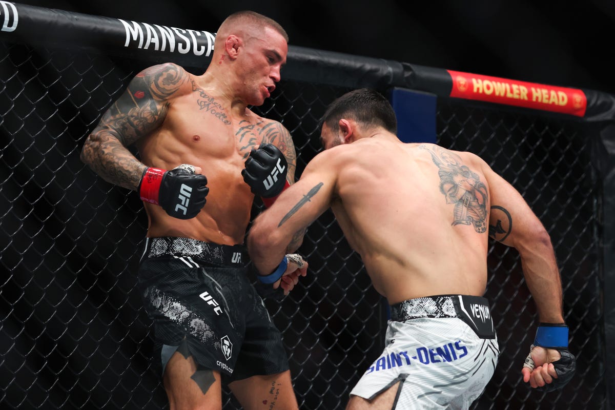 The shocking ufc flashes after win: Details behind the unexpected post-victory exposure incident revealed.