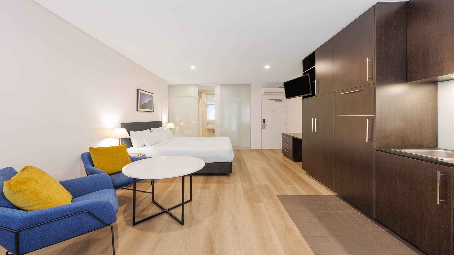 Oaks on Collins Apartments: Find Your Home Away From Home!
