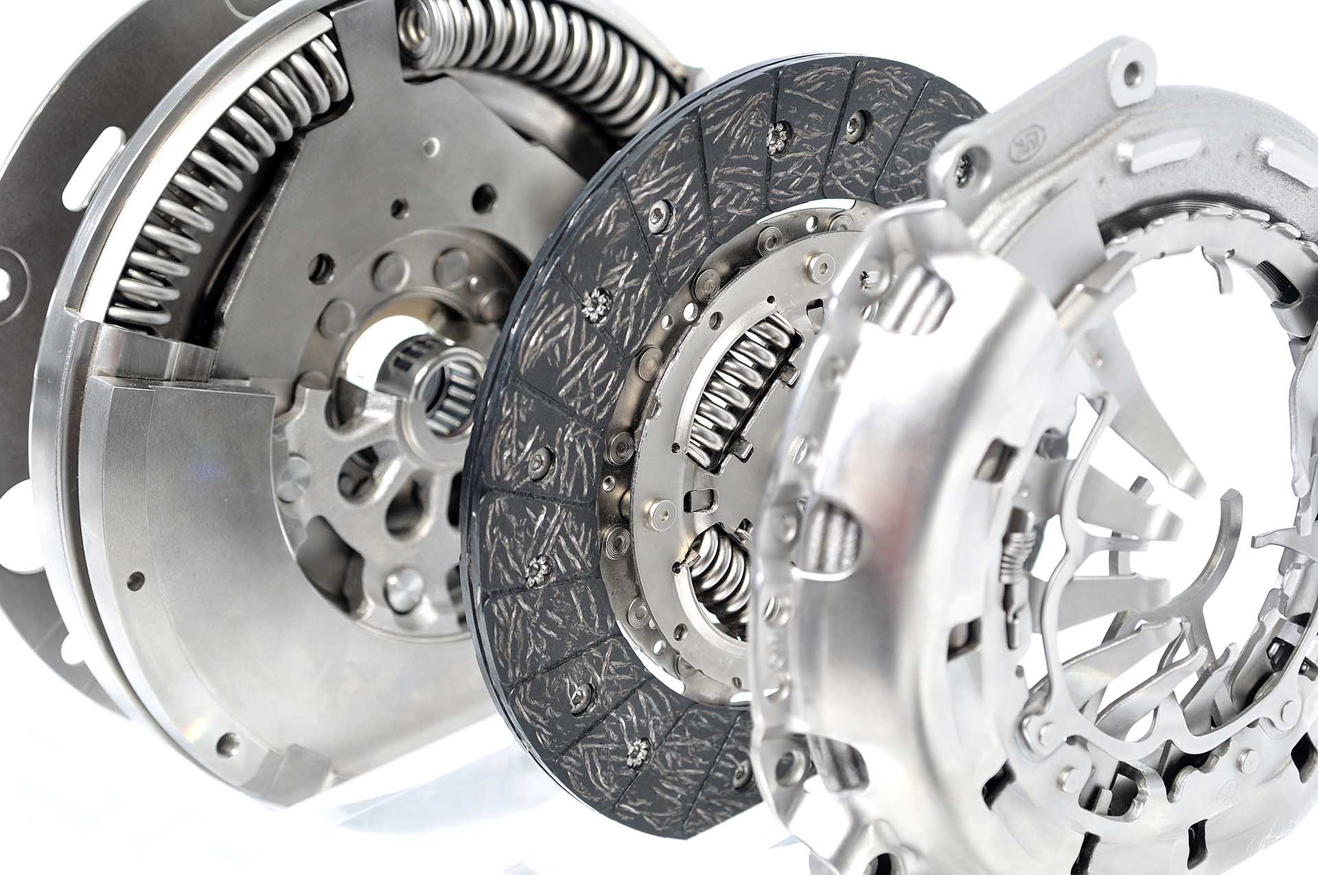 What is dual mass flywheel in simple terms, a basic easy guide for every car owner to understand.