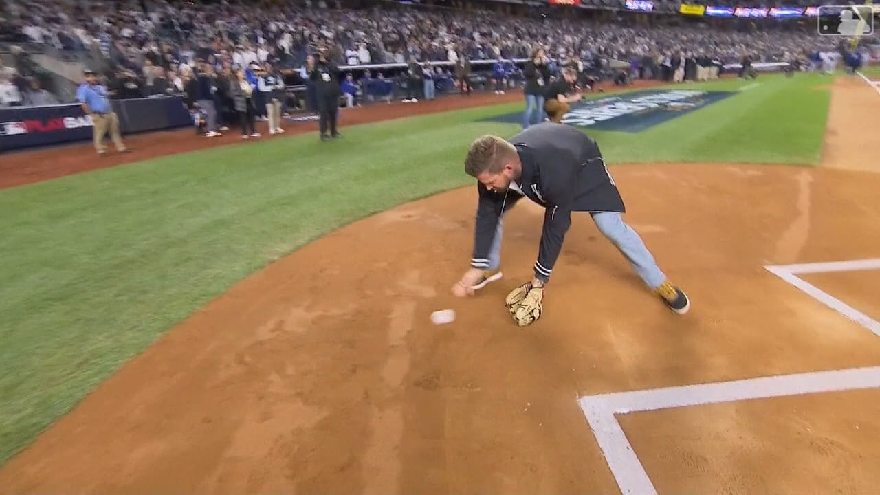 What was the reaction to Paul ONeills first pitch? Fans loved this very special moment.