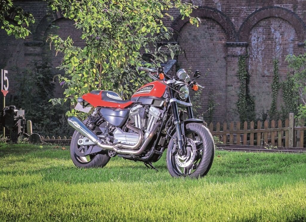 Is the classic Harley Davidson xr1200 a reliable motorcycle? (Understanding its simple maintenance and common issues)