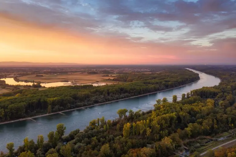Trying to find what is Germanys longest river? Weve got the plain answer plus important stuff to know.