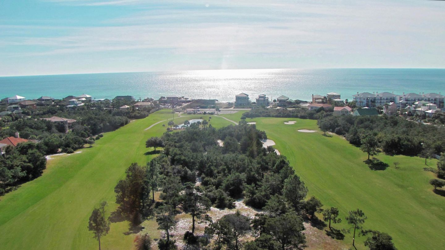 Searching for a public Santa Rosa Beach golf course Florida? Discover these excellent courses open to everyone.