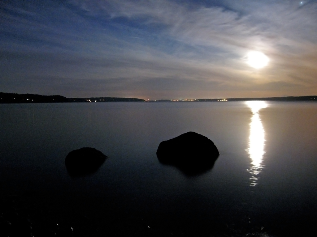 Is Saratoga Passage a good place to visit? Yes, Saratoga Passage offers many amazing sights.