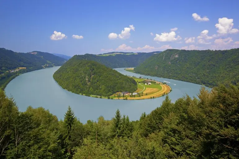 Trying to find what is Germanys longest river? Weve got the plain answer plus important stuff to know.
