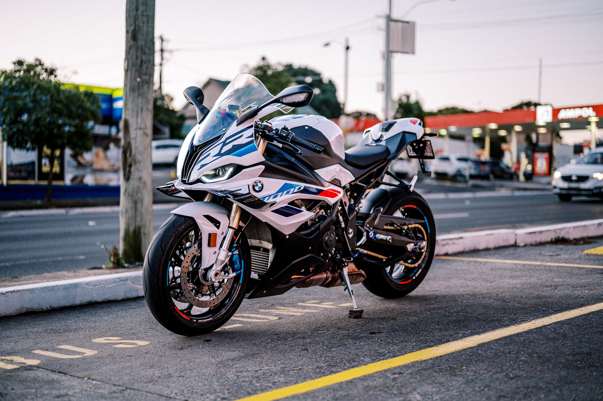 bmw rr motorcycle: Fast? Oh yes!