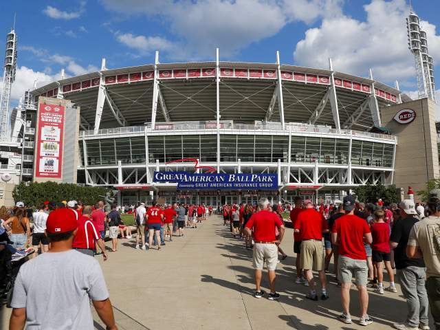 What are the best choices for parking for Reds games? This simple guide helps you pick the perfect spot.