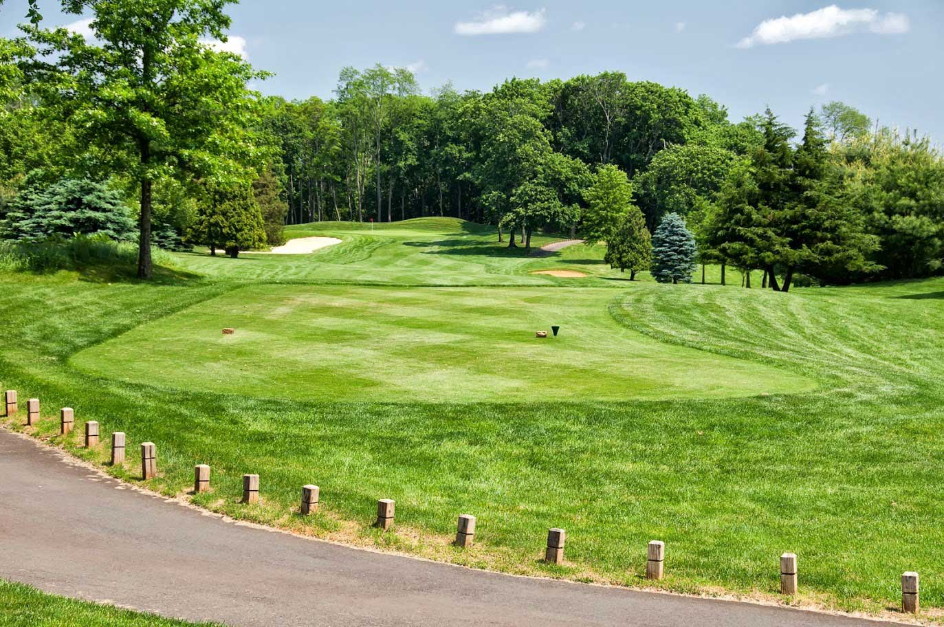 How do I join Bella Vista AR Country Club? Learn about its memberships and how to sign up easily.