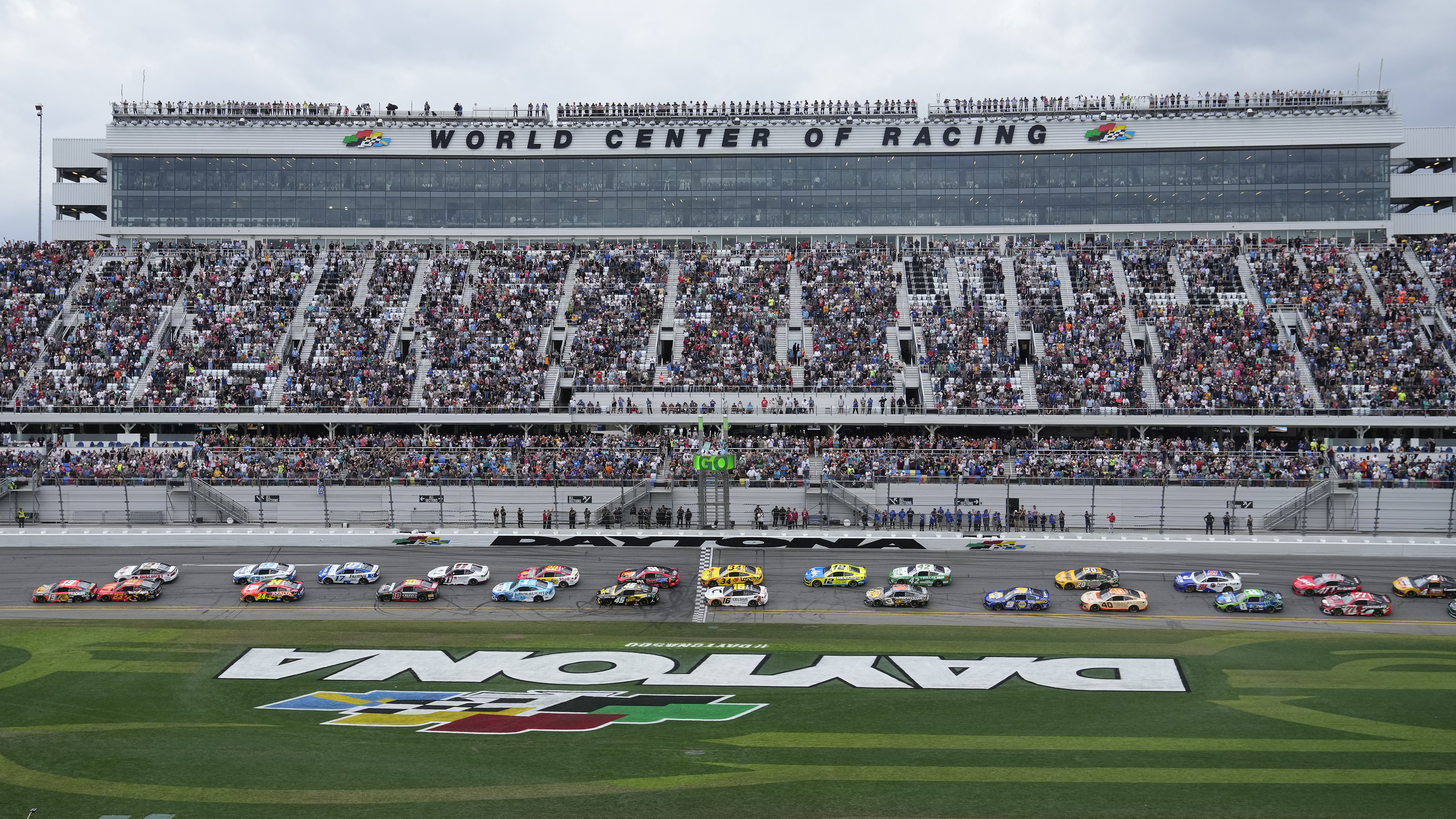 How does rain Daytona 500 affect drivers? Learn the main challenges and all the safety rules.
